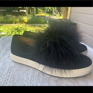 Steve Madden Emiy slip on’s- black with pom pom